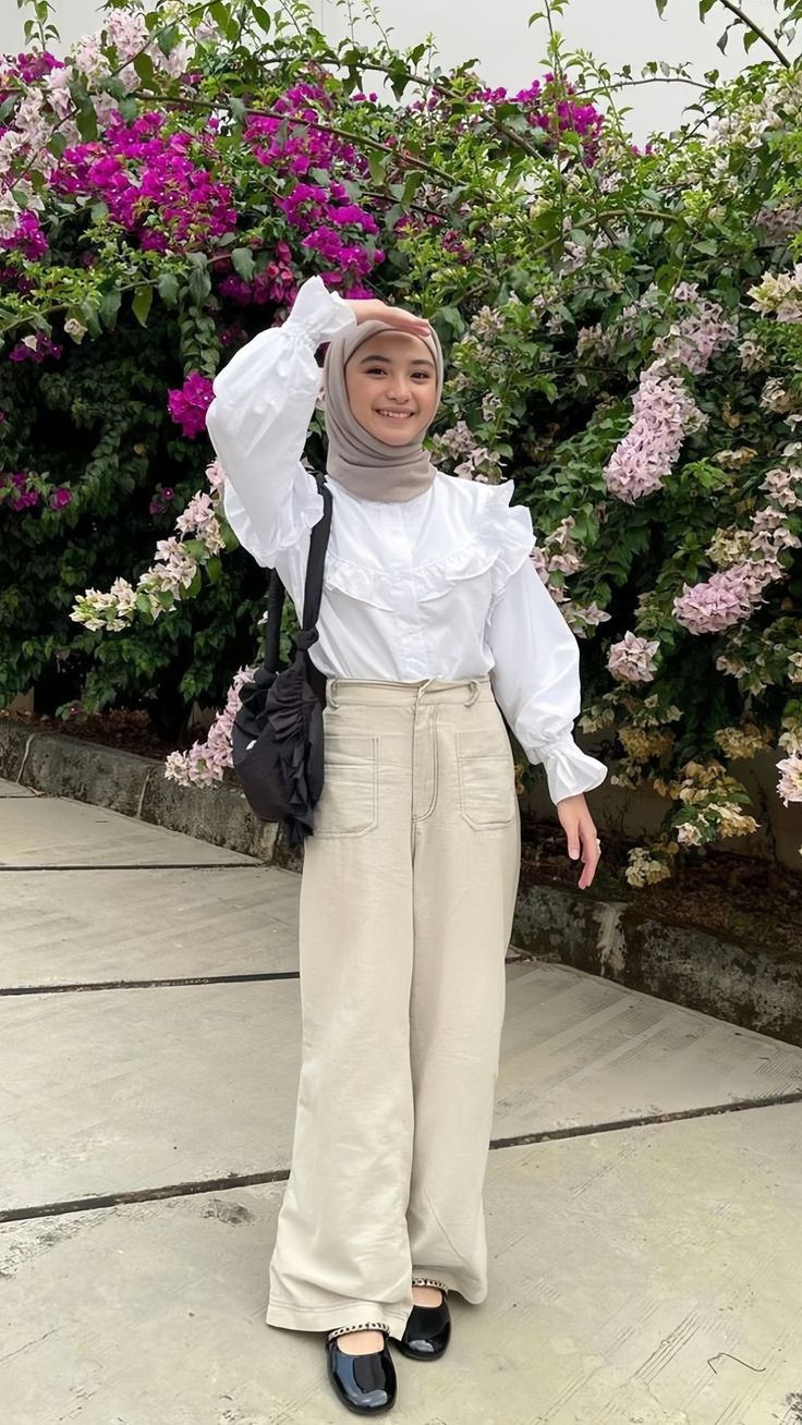 Celana Coksu Cocok Dengan Baju Warna Apa?